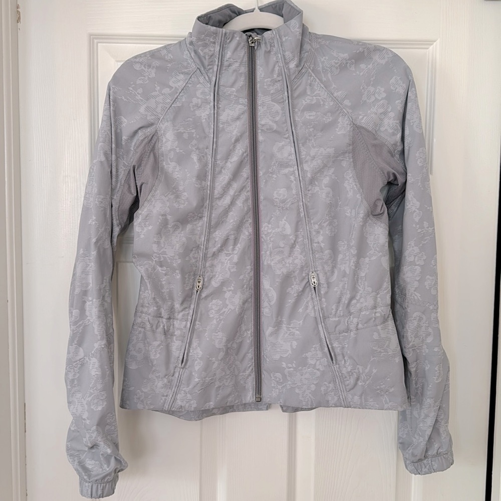 Lululemon jacket ventilated running jacket size 4